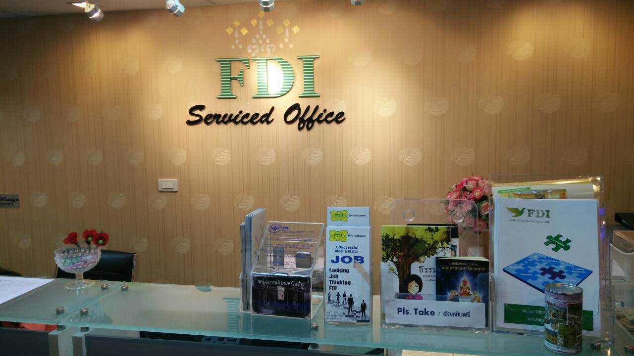 FDI Recuitment(Thailand)Co.,Ltdによりパンフレットと募金箱設置のご協力