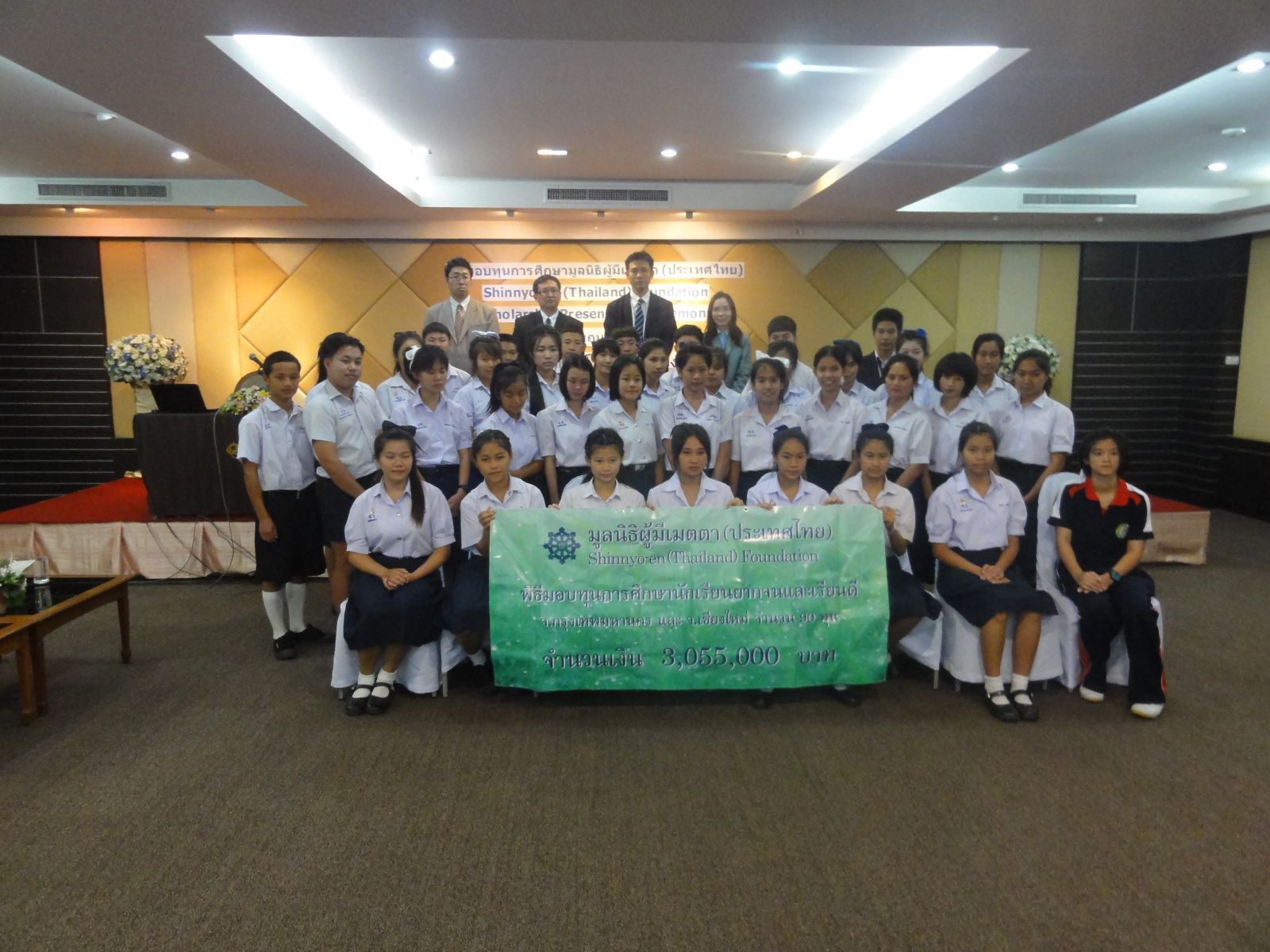 真如苑（ジャパン）財団のバンコクとチェンマイの生徒の奨学金寄贈式